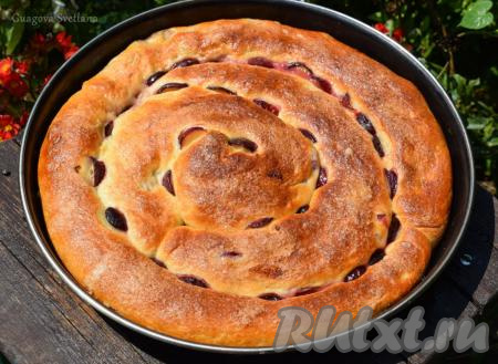 Пирог с яблоками и сливами  