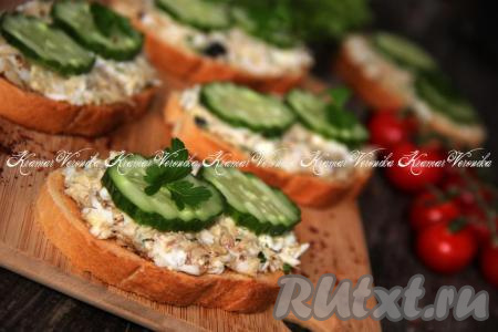 Бутерброды с рыбными консервами и яйцами