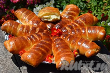 Булочки с творожной начинкой из дрожжевого теста