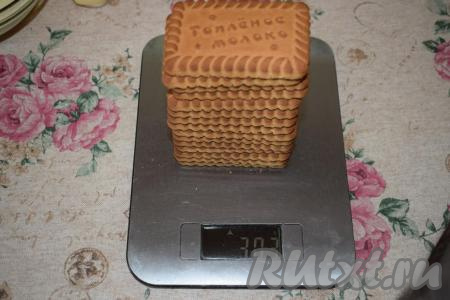 Приготовим корж-основу для нашего торта без выпечки, для этого возьмём печенье, такое как "Топлённое молоко" или "Юбилейное". 