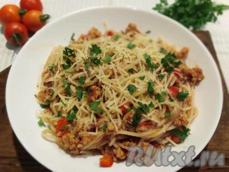 Паста болоньезе с фаршем и помидорами