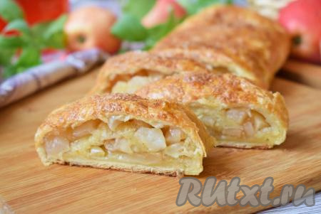 Рулет из слоёного теста с яблоками