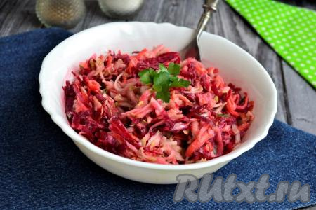 А уже при подаче салат из свеклы, кабачков и моркови перемешать.