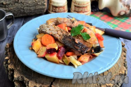 Карп кусочками с овощами в духовке