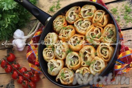 Ленивые пельмени с овощами на сковороде