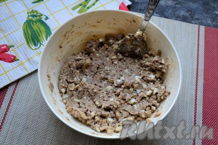 Снова перемешать и намазка из куриной печени готова.