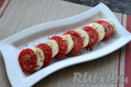 Также полить (сбрызнуть) оливковым маслом.