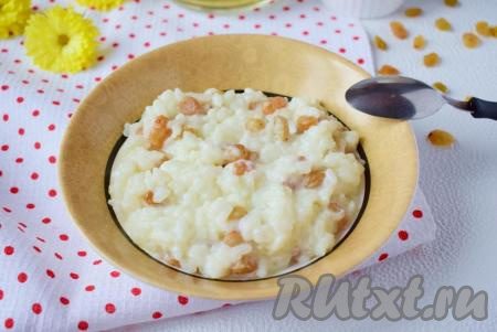 Рисовая каша с изюмом на молоке