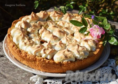 Пирог с хурмой и яблоками