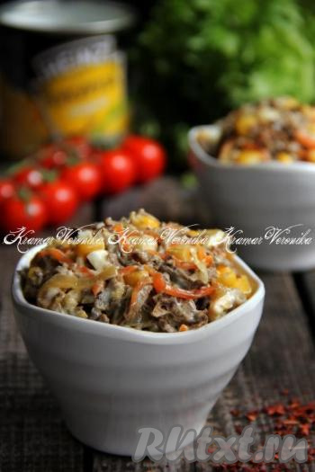 Салат из свиной печени с морковью и луком