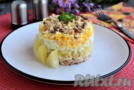 Салат "Дамский каприз" с курицей и ананасом