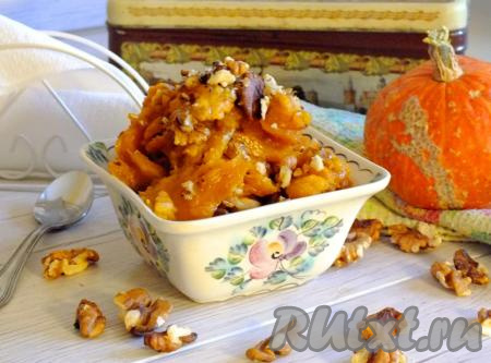 Тыква с мёдом и орехами в духовке