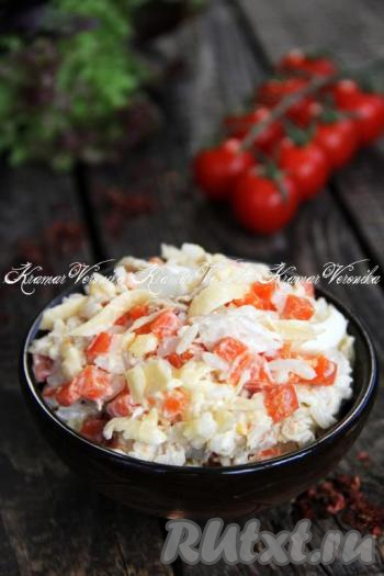 Салат с курицей и рисом