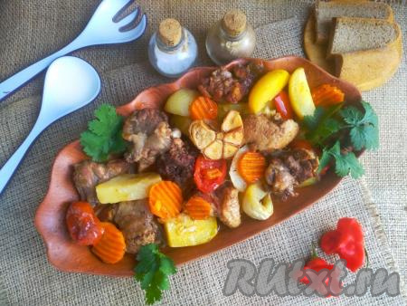 Утка кусочками, тушёная с овощами