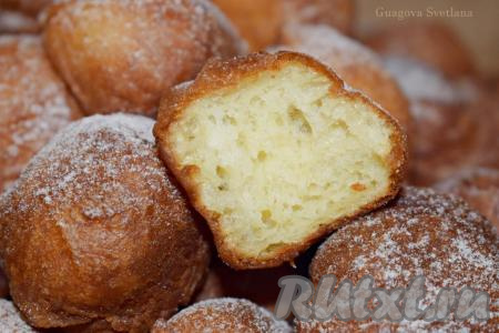 Вот какими пористыми и воздушными получаются вкуснейшие творожные пончики!