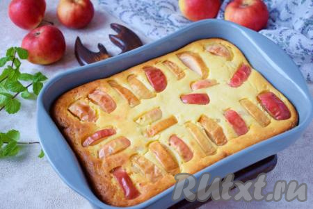 Творожная запеканка с манкой и яблоками в духовке 