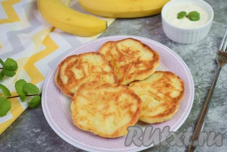 Сырники из творога с бананом и манкой