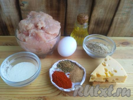 Подготовить продукты для приготовления куриных котлет с сыром в панировке.