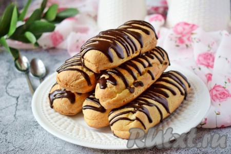 Эклеры со взбитыми сливками