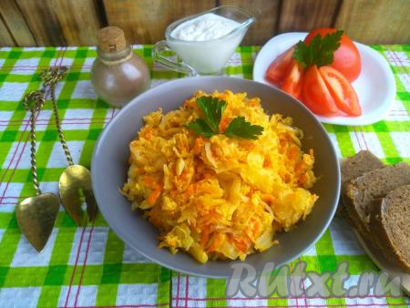 Капуста, тушёная с яйцом на сковороде