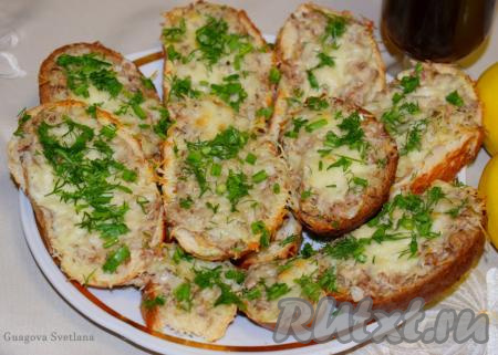 Горячие бутерброды с рыбными консервами в духовке