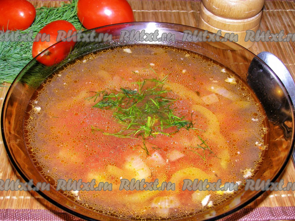 Томатный суп с курицей, фасолью и овощами