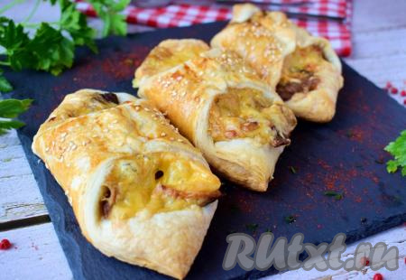 Слойки с грибами и сыром