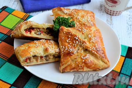 Слойки с курицей и грибами