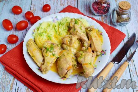 Куриные крылышки, тушёные на сковороде