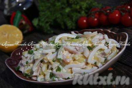 Салат с кальмарами, болгарским перцем и огурцом
