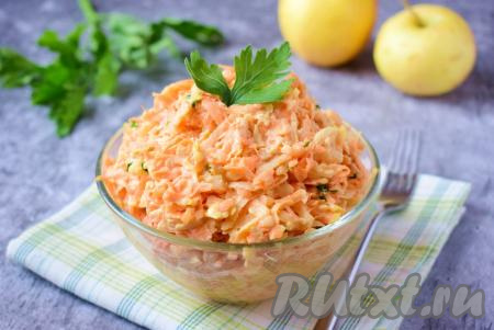 Салат из сырой моркови с яблоком и сыром