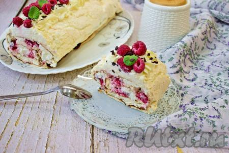 Меренговый рулет с творожным сыром и сливками