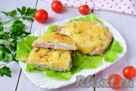 Свиные отбивные с ананасами и сыром в духовке