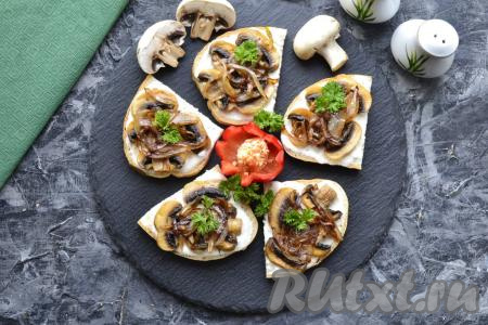 Бутерброды с жареными шампиньонами