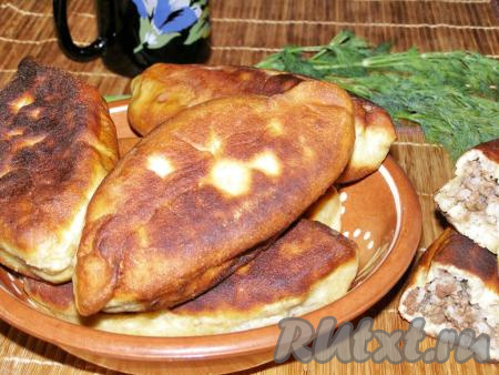 Жареные пирожки с мясом и рисом