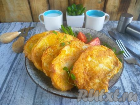 Гренки с сыром и яйцами на сковороде