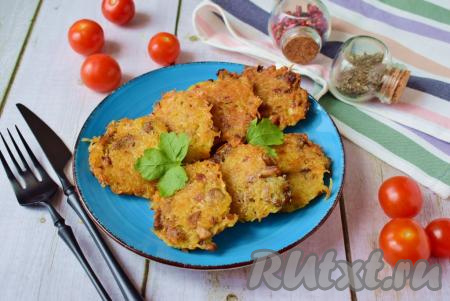 Картофельные драники с грибами и сыром 