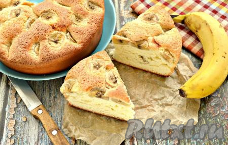 Вкусная, нежная банановая шарлотка хороша и с чаем, и с кофе, и с другими любимыми напитками!