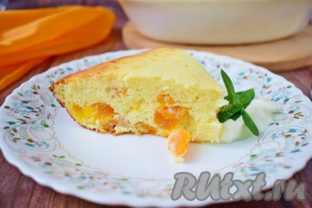 Творожная запеканка с курагой и манкой в духовке