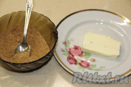 Сливочное масло предварительно размягчить при комнатной температуре.