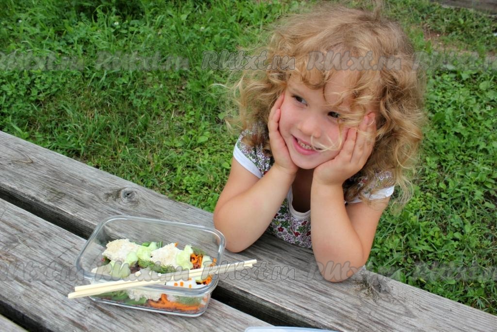 Бенто ланч из красного риса с куриными фрикадельками и овощами: 14 фото ...