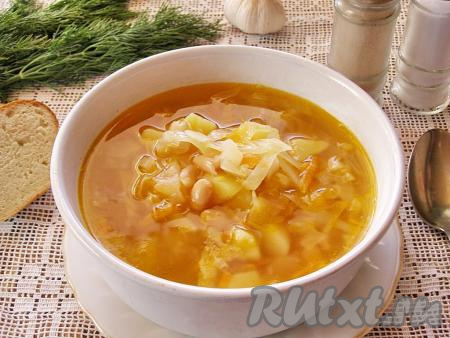 Постные щи с консервированной фасолью и свежей капустой