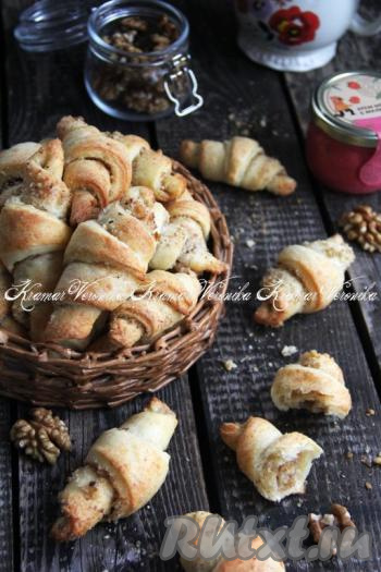 Творожные рогалики с ореховой начинкой