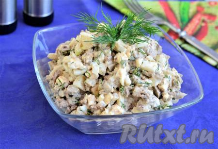 Салат из куриной печени с маринованным луком