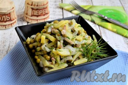 Салат с селёдкой, картошкой и зелёным горошком