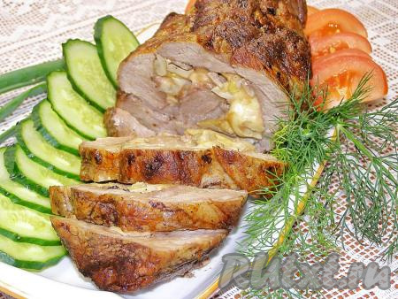 Рулет из свинины с грибами и сыром в духовке