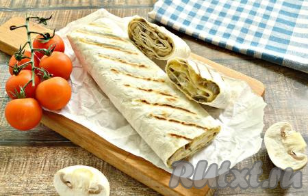 Рулет из лаваша с шампиньонами и сыром