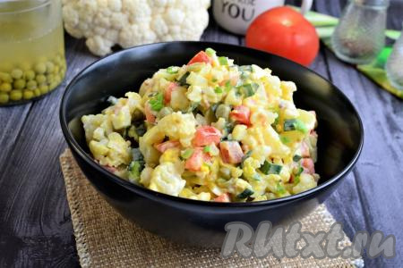 Салат с цветной капустой и помидорами