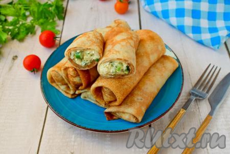 Блины с начинкой из яиц и зелёного лука