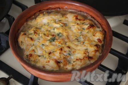 Запекать куриное филе в кефире минут 25 в духовке, разогретой до 200 градусов. 